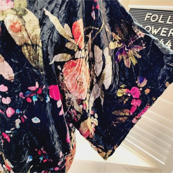 JOHNNY WAS FLORAL SILK BLEND SIZE MED - Picture 6 of 6